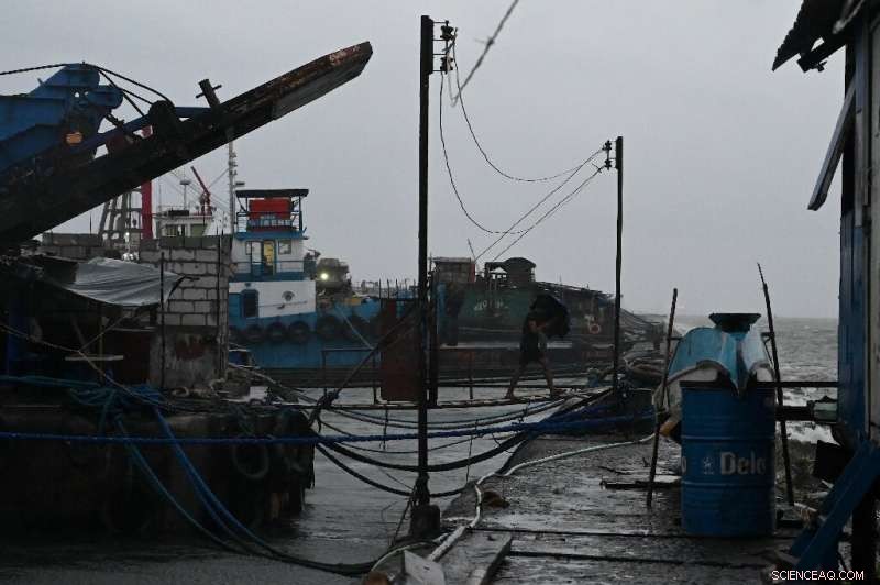 Super Typhoon Noru Strikes the Philippines, Brings Unprecedented Winds
