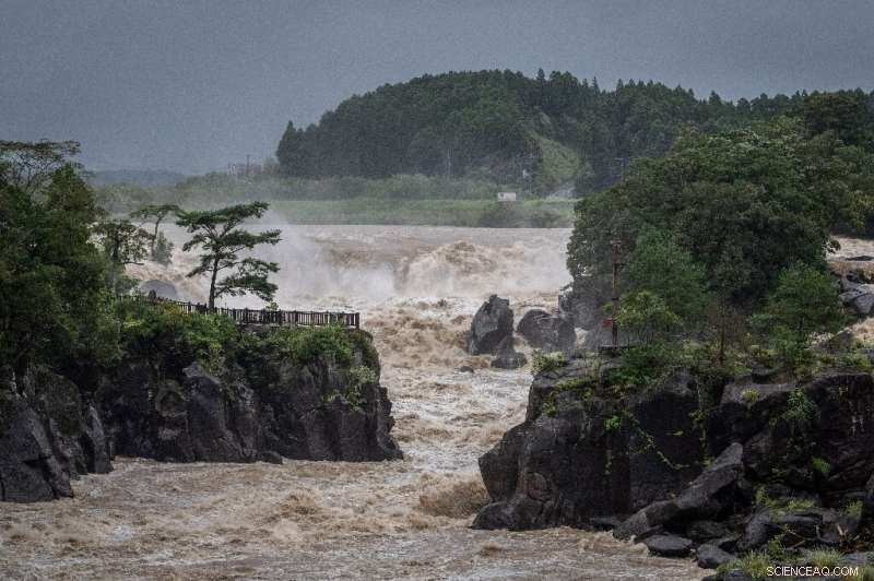 Japan Issues Evacuation Alerts as Typhoon Nanmadol Strikes Southwest