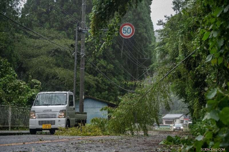 Japan Issues Evacuation Alerts as Typhoon Nanmadol Strikes Southwest
