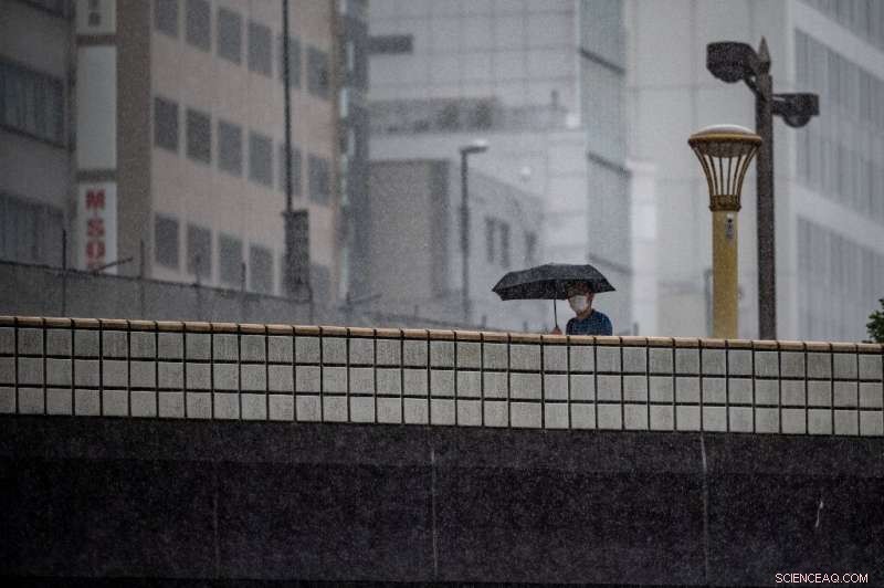 Typhoon Nanmadol Strikes Japan, Bringing Heavy Rains and Strong Winds