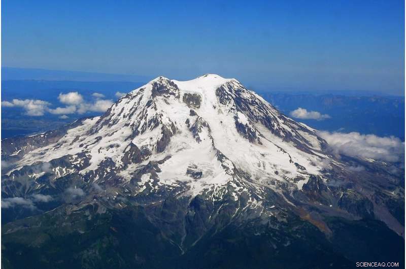 Mount Rainier Cloud Confusion: Officials Clarify No Eruption Signs