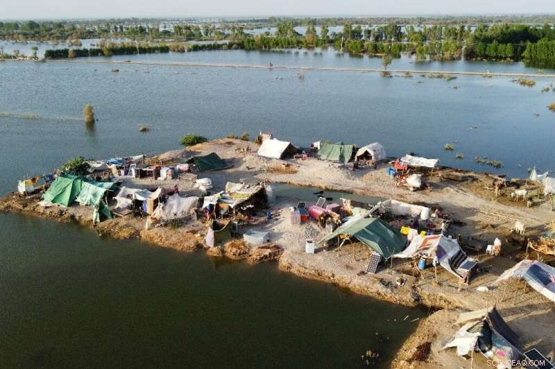 Engineers Open Lake to Relieve Flood Threats Amid Pakistan’s Worst Floods