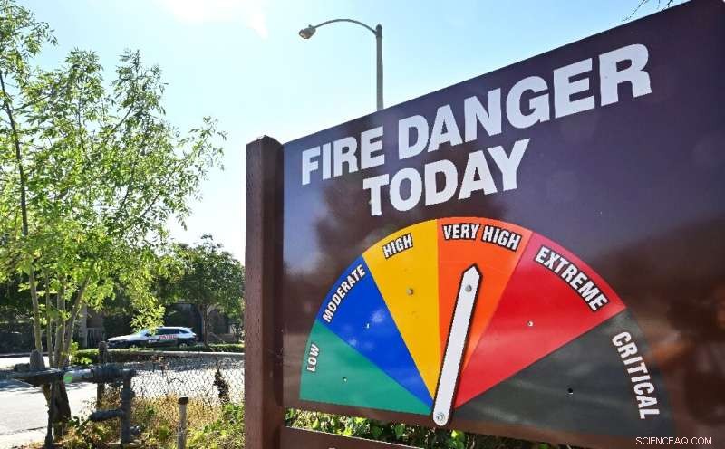 California Wildfire Battles Scorching Heat Dome; Firefighters Combat Triple‑Digit Temperatures