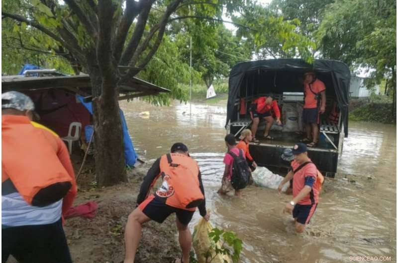 Philippines Storm Displaces Thousands, Injures 3