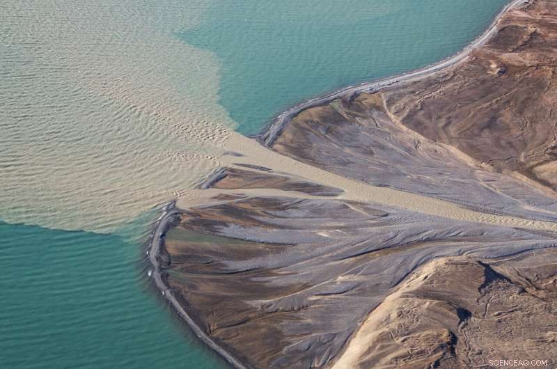 Greenland s Indigenous Communities Back Sand Extraction from Melting Ice Sheet