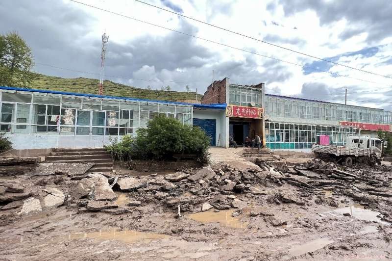 Sixteen Dead, Scores Missing in Northwest China Floods