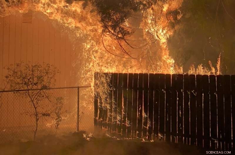 Study Reveals Wildfire Risks of Residential Fences and Mulch Beds