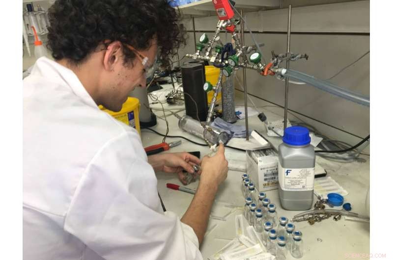 Newly Discovered Deep Earth Source of Oxygen Could Rewrite Life s Evolution