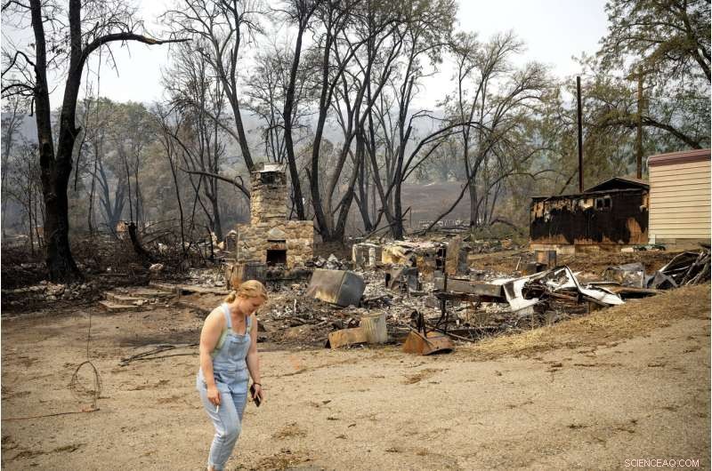 California Firefighters Advance; Washington Town Evacuates Amid Growing Wildfire