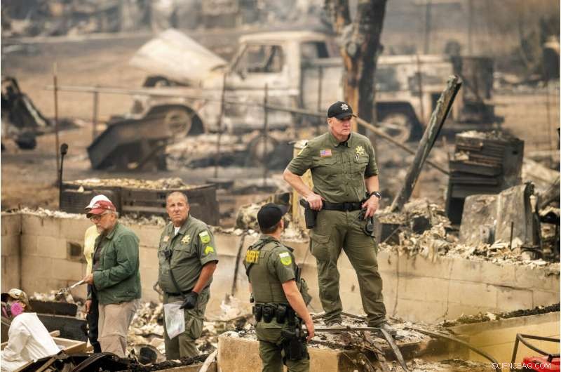 California Firefighters Advance; Washington Town Evacuates Amid Growing Wildfire