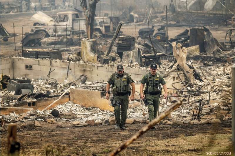 California Firefighters Advance; Washington Town Evacuates Amid Growing Wildfire