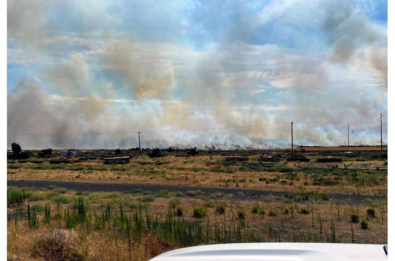 California Firefighters Advance; Washington Town Evacuates Amid Growing Wildfire