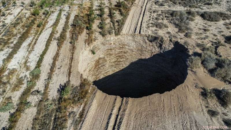 Chile s Atacama Desert: 32-Meter Sinkhole Appears Near Copper Mine