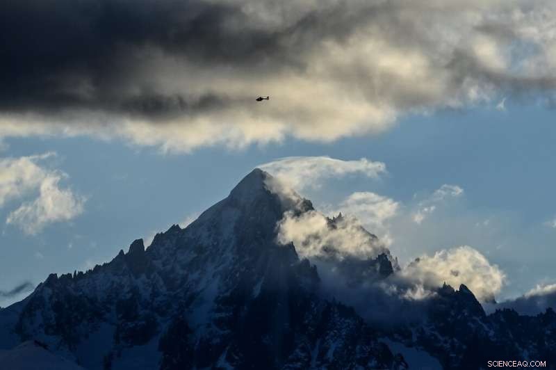 Mont Blanc’s Growing Rockfalls and Crevices Challenge All Climbers, Frustrating Amateurs