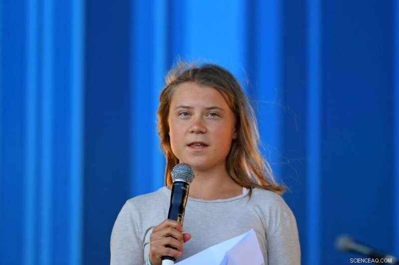 Fast‑Fashion Boom Wins Young Fans—But At a Hidden Environmental Cost