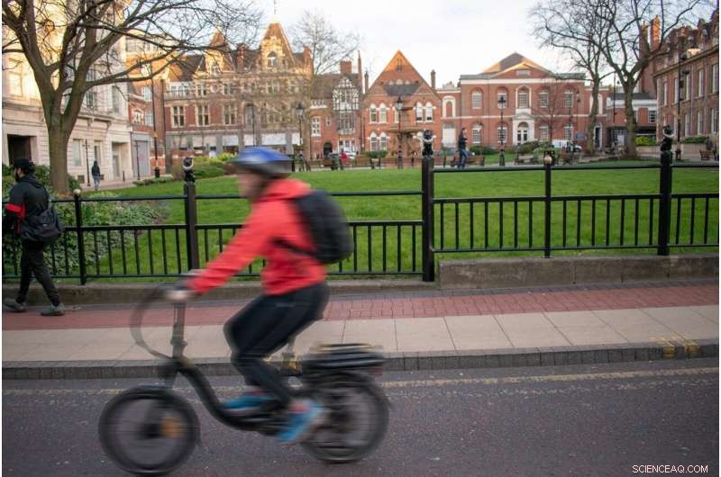 Study Reveals Active Commuters Experience Cleaner Air Than Car Drivers