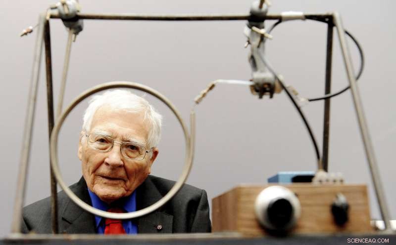 James Lovelock, Pioneer of Gaia Theory, Dies at 103
