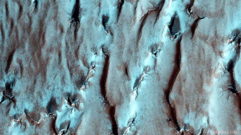 Mars’ Polar Layering Reveals Hidden Water: Scientists Decode Reflective Ice Signals