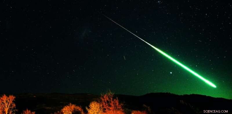New Zealand Meteor Showers: Explaining the Bright Green Fireballs