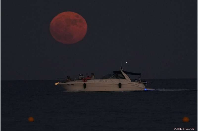 Witness the Global Supermoon: A Stunning Celestial Event