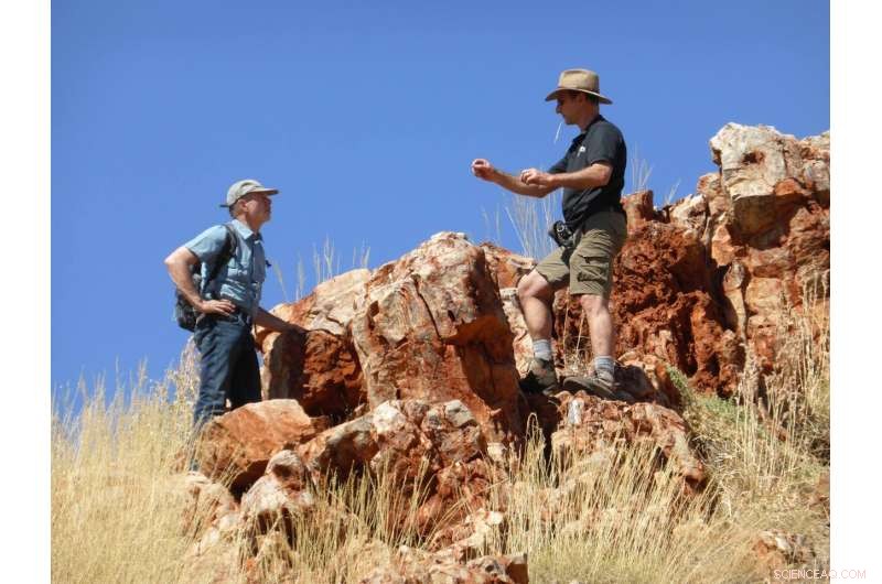 Pilbara Rocks Reveal Earth s First Life: Insights from 3.5 Billion‑Year‑Old Geology