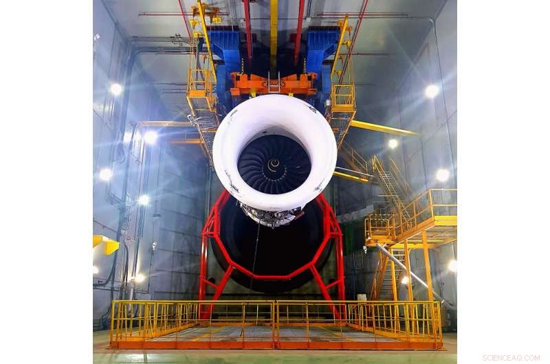 Scientists Achieve First Visualisation of CO₂ Emissions from Commercial Aircraft Engine