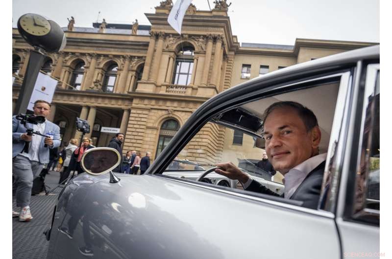 Porsche Shares Surge on Record-Setting Frankfurt IPO