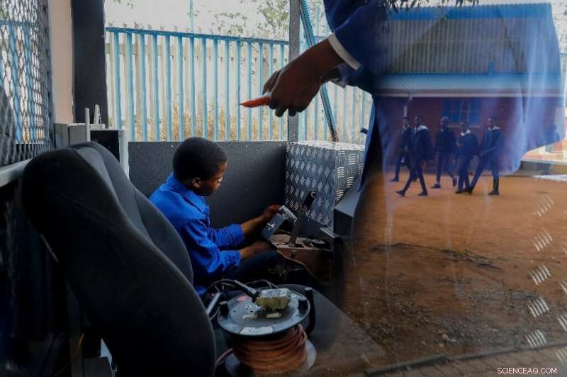 South African Teens Innovate Solar-Powered Train Amid Power Cuts
