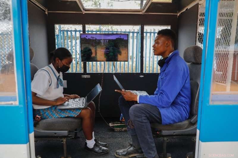 South African Teens Innovate Solar-Powered Train Amid Power Cuts