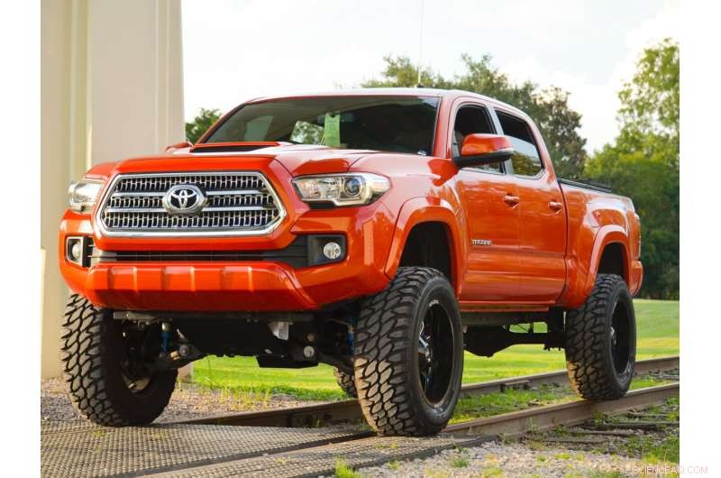 AI Reveals Human Misjudgments in Image Interpretation: Enhancing Visual Decision-Making