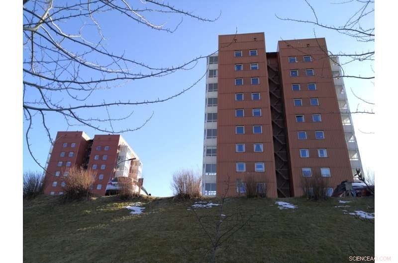 Pixelated Solar Panels: Beautifying Building Facades