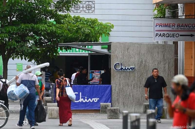 El Salvador Reflects on One-Year Bitcoin Adoption Amid Falling Confidence