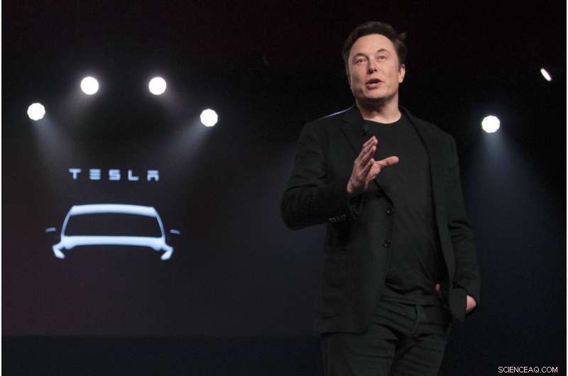 Elon Musk Offloads $7 Billion Tesla Shares Ahead of Twitter Legal Battle