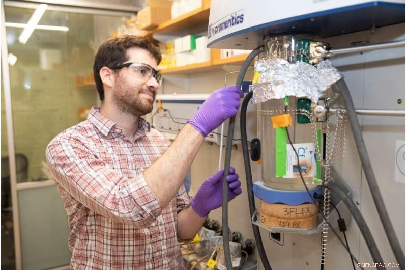 Revolutionizing Oxygen Therapy: Injectable, Portable Oxygen Delivery