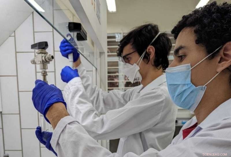 New Photo‑Oxidation Process Turns Methane into Liquid Methanol at Ambient Conditions