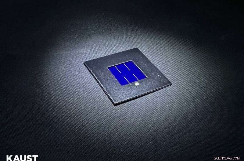 Boosting Solar Cell Efficiency with an Additional Metal Fluoride Layer