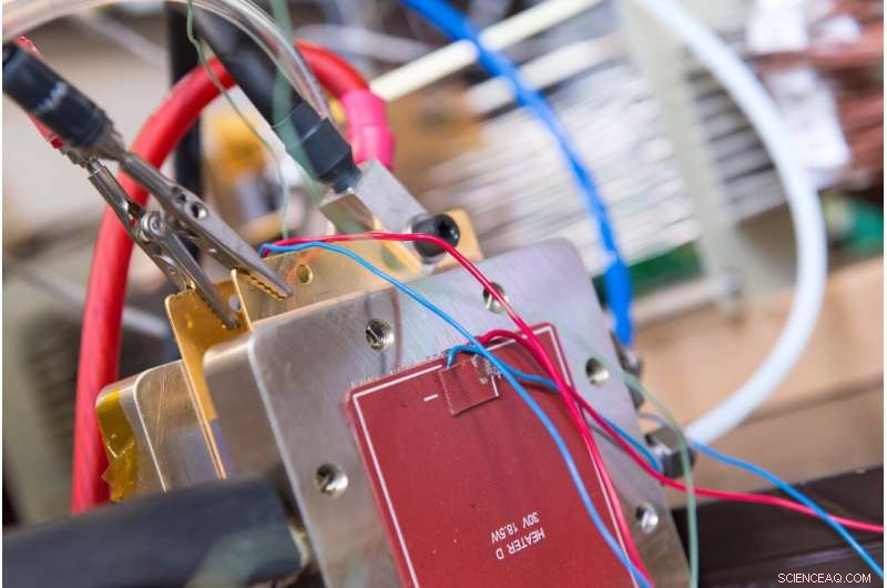 Lower-Cost Hydrogen Fuel Cells Offer Promising Green Energy Solutions