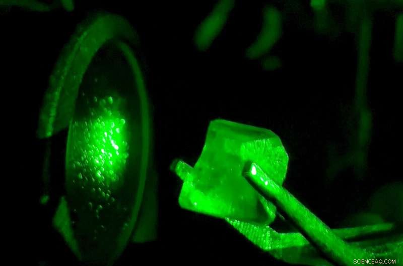 Groundbreaking Laser Imaging Reveals Crystal Formation