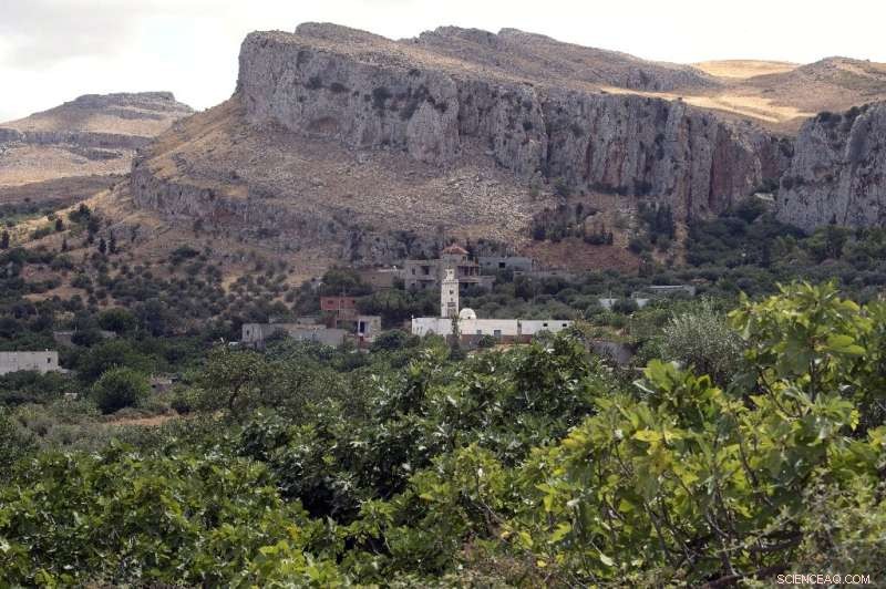 Tunisian Hanging Gardens: Farmers Thrive Amid Drought with Innovative Terracing