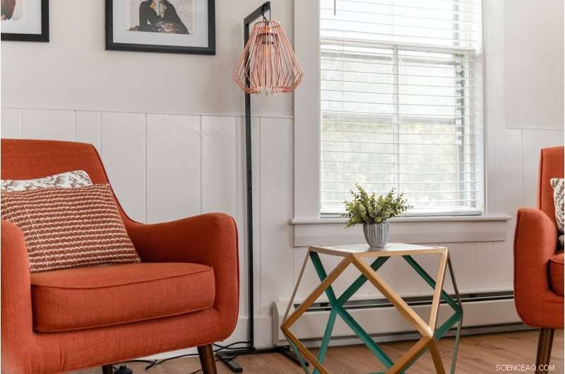 Study Reveals Female Airbnb Hosts Earn 25% Less Than Male Hosts