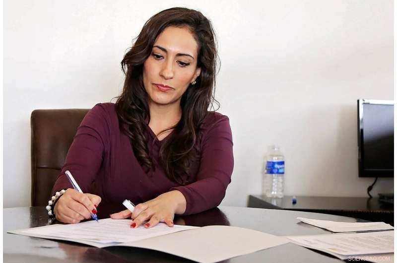 How Innovation Language Boosts Success for Female Entrepreneurs in Reward‑Based Crowdfunding