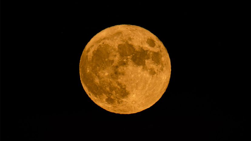Hunter s Moon Reaches Peak Brilliance in Orange Glow This Weekend
