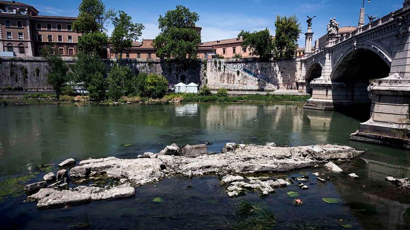 Global Droughts Unveil Hidden Bronze Age Cities and Ancient Relics