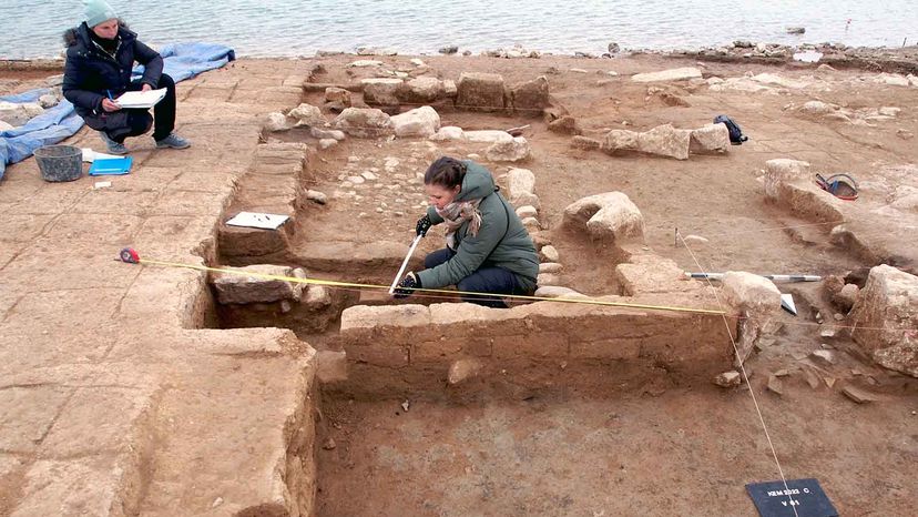Global Droughts Unveil Hidden Bronze Age Cities and Ancient Relics