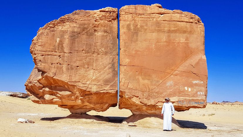 Unraveling the Precise Split of Saudi Arabia’s Al Naslaa Rock Formation