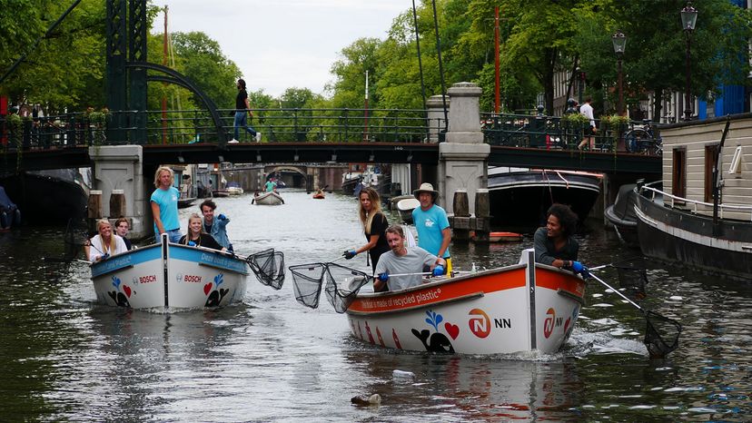 Plastic Whale: Turning Amsterdam s Canal Plastic into Valuable Products