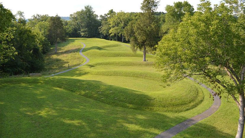 Ohio s Serpent Mound: 900‑Year‑Old Earthwork Mystery