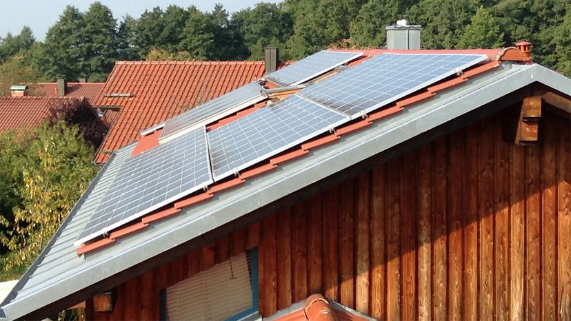 Study Finds 50% Roof Coverage with Solar Panels Could Power the World