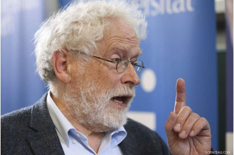 Three Scientists Awarded 2022 Nobel Prize in Physics for Quantum Mechanics Breakthrough