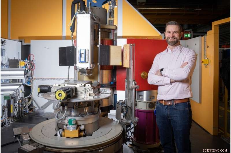 Magnetic Excitations Enable Heat‑Free Information Transfer